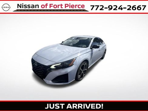 Used 2023 Nissan Altima 2.5 SR FWD image 1