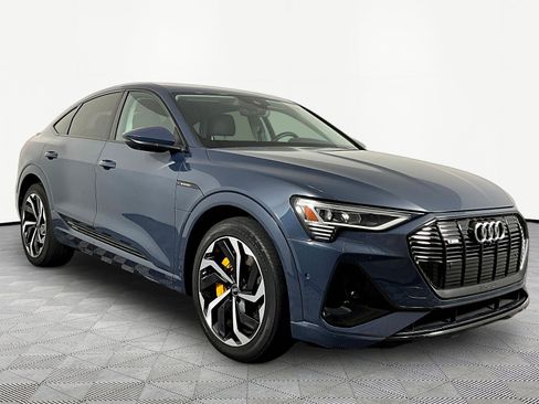 Used 2022 Audi e-tron Premium Plus w/ Premium Plus Package AWD/4WD image 3