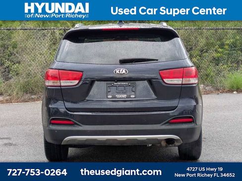 Used 2017 Kia Sorento EX image 4