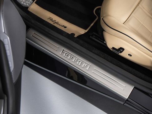 Certified 2022 Ferrari Portofino M image 36