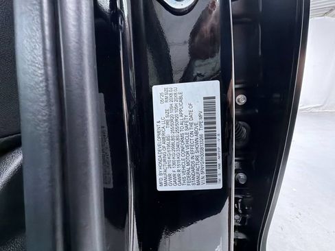 Used 2025 Honda Pilot Sport image 15