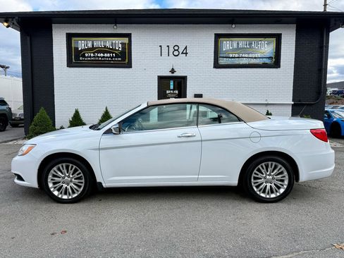 Used 2011 Chrysler 200 Limited FWD image 4