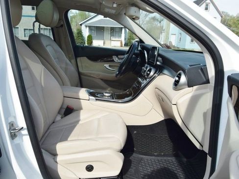 Used 2018 Mercedes-Benz GLC 300 4MATIC image 30