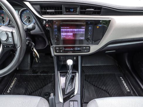 Used 2018 Toyota Corolla LE FWD image 22