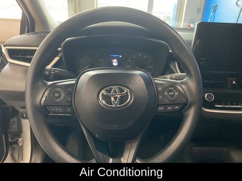 Used 2025 Toyota Corolla LE image 6