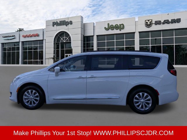 Used 2017 Chrysler Pacifica Touring-L FWD image 6