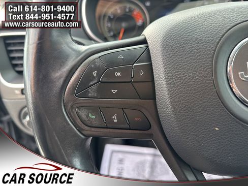 Used 2019 Jeep Cherokee Trailhawk image 24