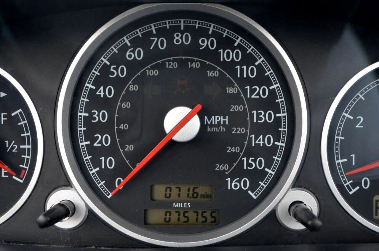 Used 2005 Chrysler Crossfire Limited RWD image 24
