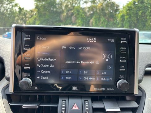 Used 2020 Toyota RAV4 Limited FWD image 31