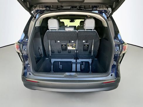 Certified 2026 Toyota Sienna XLE FWD image 28