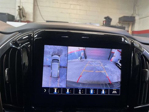 Used 2021 Chevrolet Traverse LT w/ LT Premium Package image 18