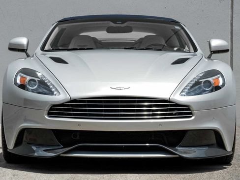 Used 2016 Aston Martin Vanquish Volante RWD image 7