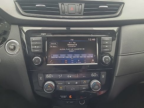 Used 2018 Nissan Rogue SV AWD/4WD image 22