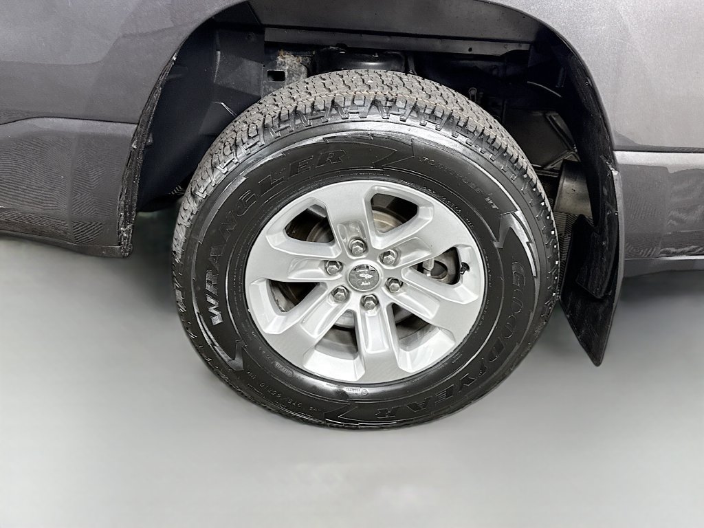 Used 2023 RAM 1500 Laramie AWD/4WD image 38