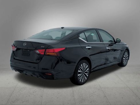 Used 2024 Nissan Altima 2.5 SV image 6