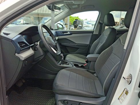 Certified 2023 Volkswagen Taos SE FWD image 13