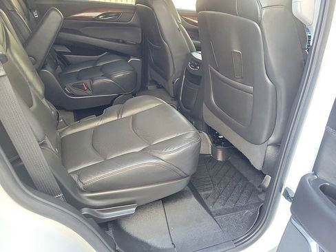 Used 2020 Cadillac Escalade Luxury image 27