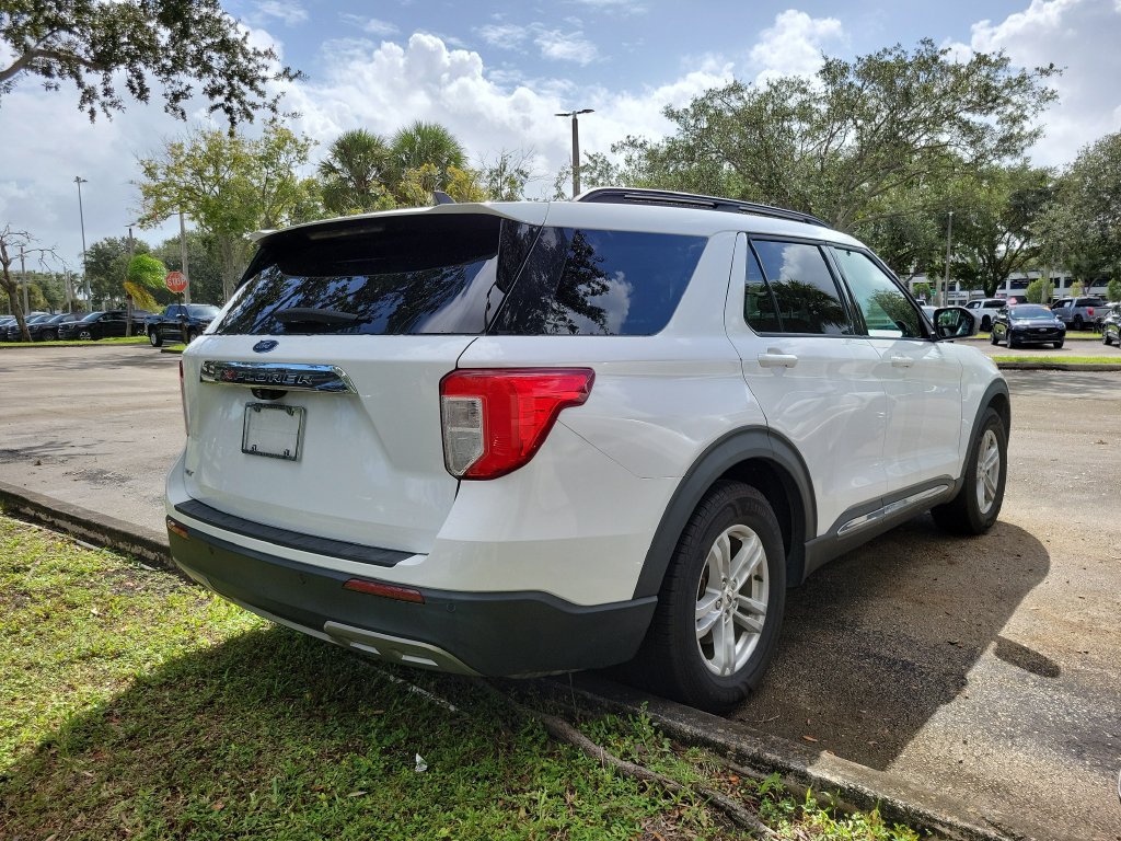 Used 2021 Ford Explorer XLT w/ Equipment Group 202A RWD image 4