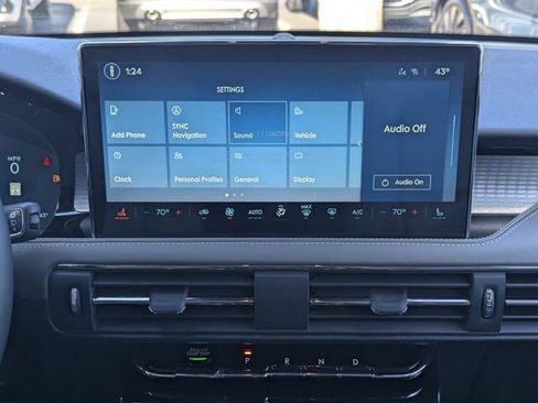 New 2026 Lincoln Corsair Premiere image 16