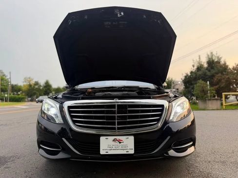 Used 2017 Mercedes-Benz S 550 4MATIC Sedan w/ Premium Package image 39