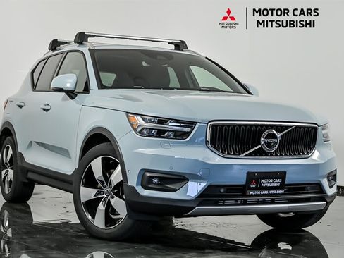 Used 2019 Volvo XC40 T4 Momentum FWD image 1