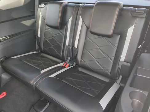Used 2024 Volkswagen Atlas Peak Edition SE AWD/4WD image 19