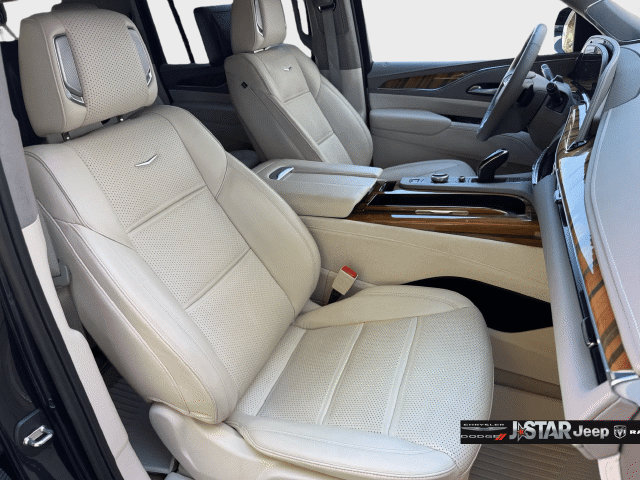 Used 2024 Cadillac Escalade ESV Sport Platinum w/ LPO, ONYX Package AWD/4WD image 12