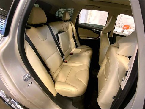 Used 2017 Volvo XC60 T5 Inscription w/ Preferred Option Package image 19