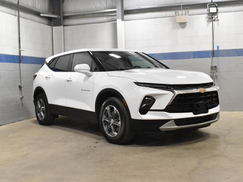 Used 2025 Chevrolet Blazer LT AWD/4WD image 29