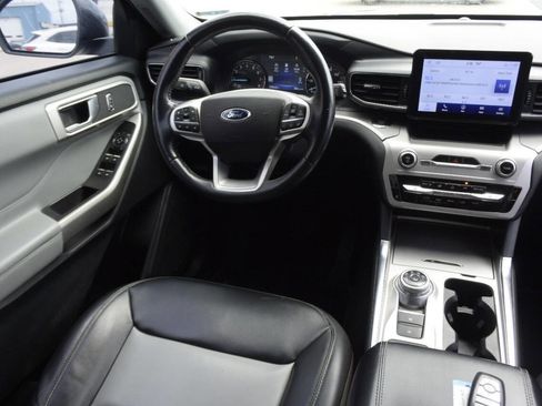 Used 2022 Ford Explorer XLT w/ Equipment Group 202A image 33