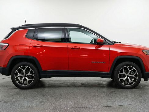 Used 2025 Jeep Compass Limited image 11