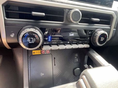 Used 2024 Toyota Tacoma Limited w/ Limited Package (LT) AWD/4WD image 20