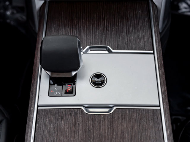 Certified 2024 Land Rover Range Rover SE AWD/4WD image 22