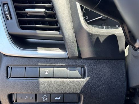 Used 2025 Nissan Rogue SV FWD image 28