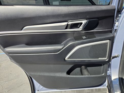 Used 2022 Kia Telluride LX AWD/4WD image 25