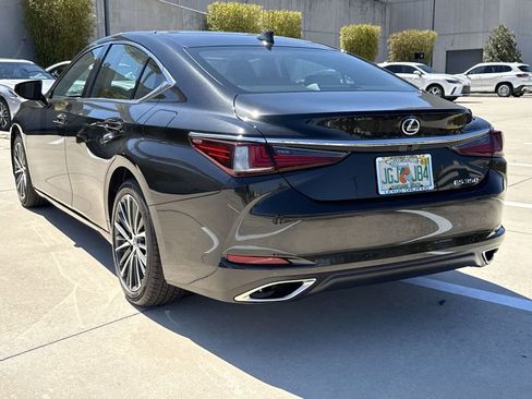 Used 2025 Lexus ES 350 w/ Premium Package image 10