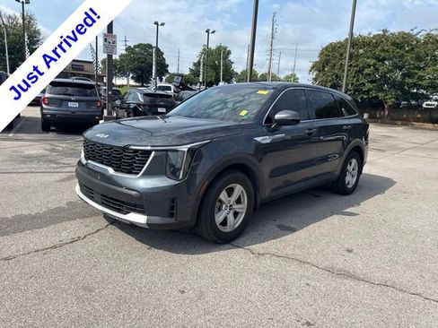 Used 2024 Kia Sorento LX FWD image 7