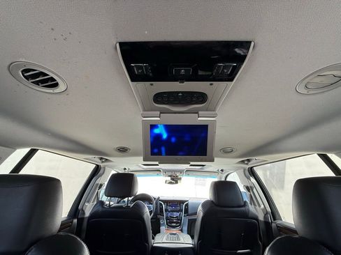 Used 2017 Cadillac Escalade ESV Premium Luxury image 8