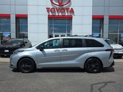 Used 2024 Toyota Sienna XSE w/ XSE Plus Package AWD/4WD image 2