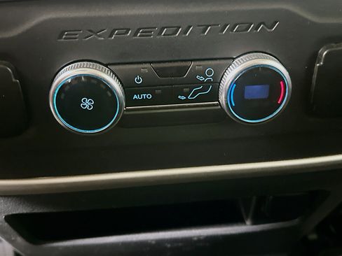 Used 2024 Ford Expedition Max XLT image 28