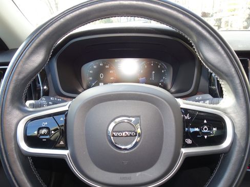 Used 2021 Volvo S60 T6 Momentum w/ Climate Package image 28