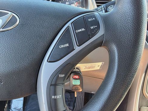 Used 2016 Hyundai Elantra SE image 24