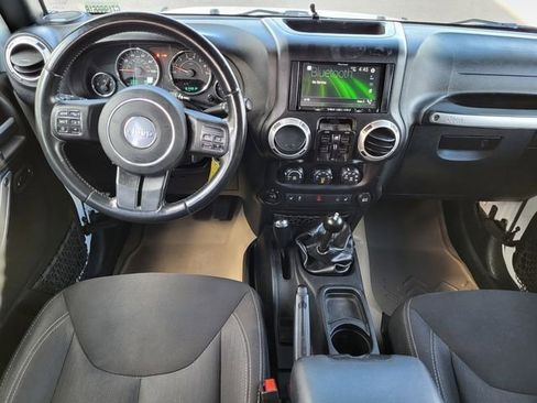 Used 2015 Jeep Wrangler Unlimited Rubicon w/ Connectivity Group image 14