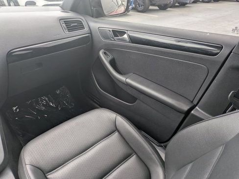 Used 2018 Volkswagen Jetta Sport FWD image 16