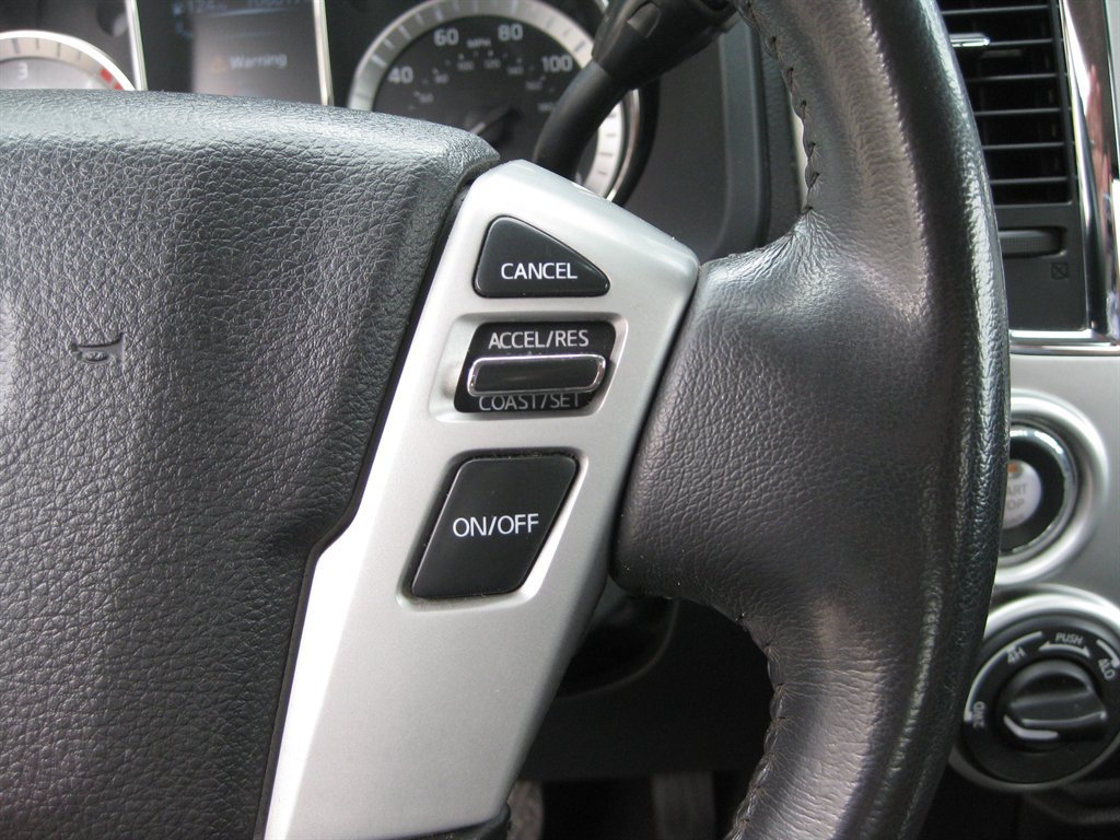 Used 2017 Nissan Titan SV AWD/4WD image 18