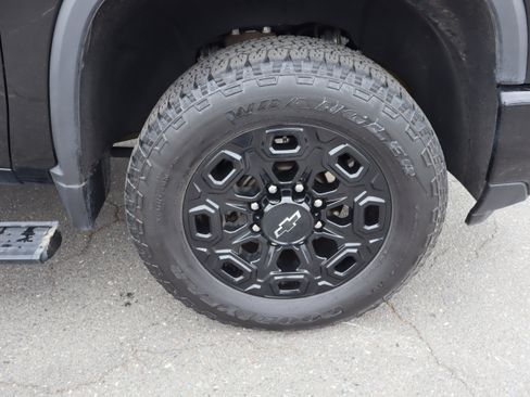 Certified 2024 Chevrolet Silverado 2500 LTZ w/ LTZ Plus Package image 38