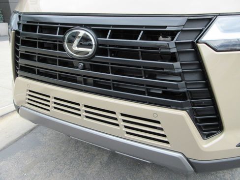Used 2026 Lexus GX 550 w/ Accessory Package (CT) image 15