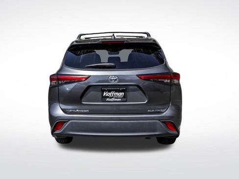 Used 2023 Toyota Highlander XLE AWD/4WD image 10