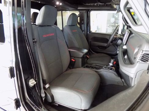 Certified 2024 Jeep Gladiator Rubicon w/ Technology Group image 16