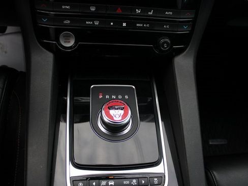 Used 2018 Jaguar F-PACE Prestige image 26